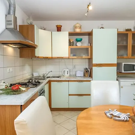 Beachfront House Zita *