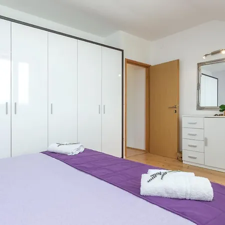 Beachfront House Zita